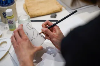 Décorez votre vaisselle en céramique