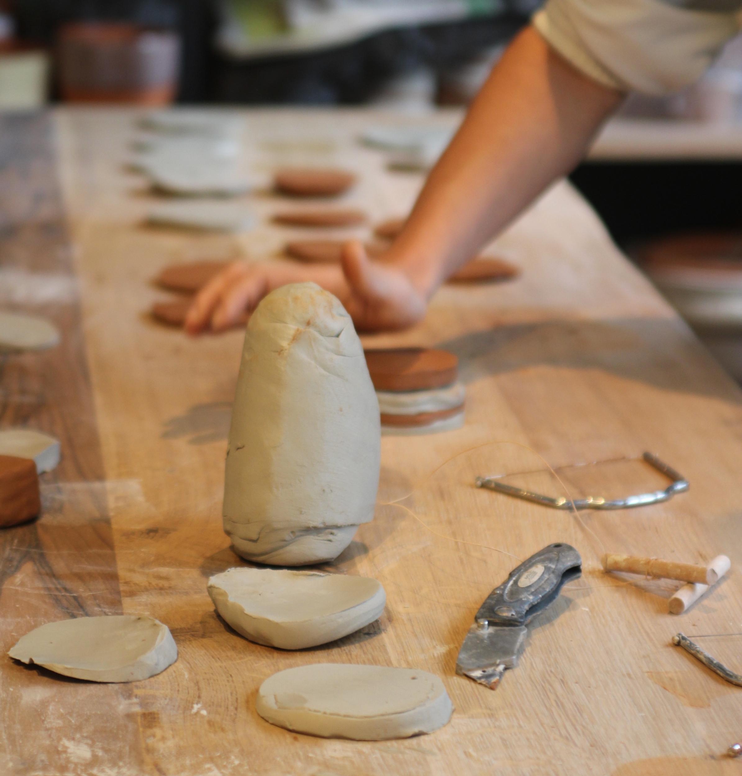 Modelez votre vase en terre mêlée - Image n°4 - Wecandoo