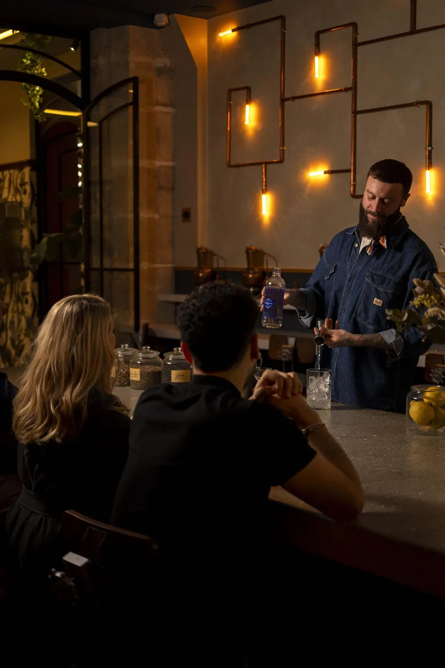 Visitez une distillerie parisienne et dégustez des gins artisanaux - Image n°1 - Wecandoo