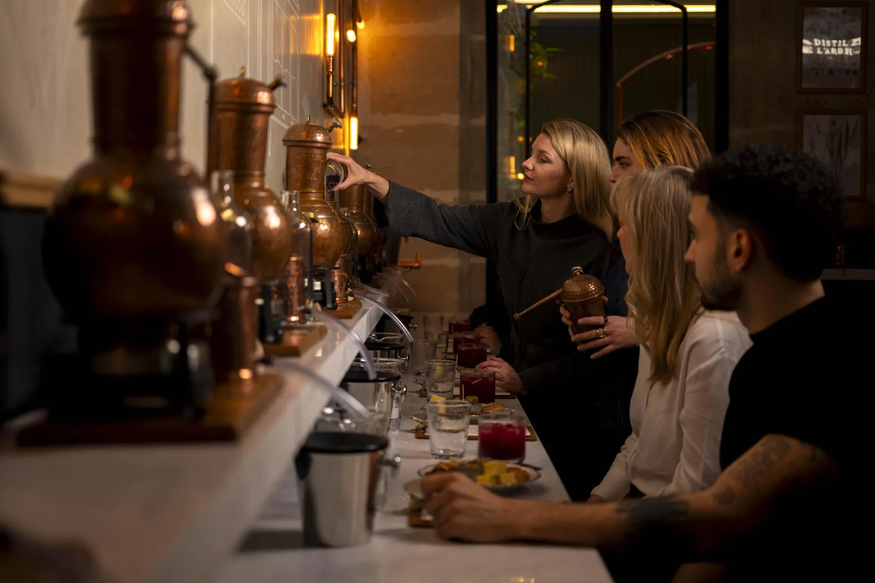 Distillez votre gin en duo avec Charlotte - Image n°1 - Wecandoo