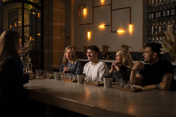 Initiez-vous aux accords à la française : chocolat, whisky avec Charlotte - Image n°4 - Wecandoo