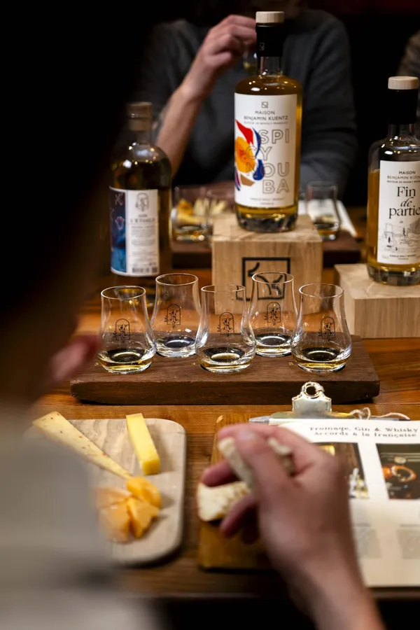 Initiez-vous aux accords d'exception, entre spiritueux français et fromages avec Charlotte - Image n°4 - Wecandoo