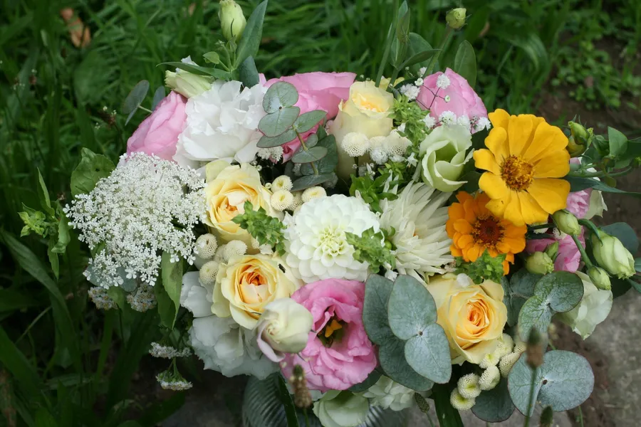 Composez un bouquet de fleurs fraîches - Image n°1 - Wecandoo