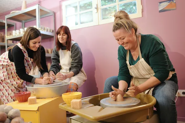 Découvrez le tour du potier avec Caroline - Image n°5 - Wecandoo
