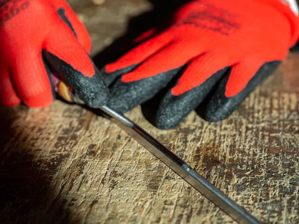 Réalisez votre miroir en vitrail traditionnel au plomb sur une journée avec Cécile - Image n°4 - Wecandoo
