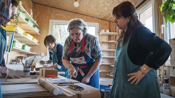 Créez vos boucles d’oreille en porcelaine avec Nathalie - Image n°4 - Wecandoo