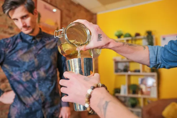 Rassemblez votre équipe et initiez-les à la mixologie avec Alexandre - Image n°3 - Wecandoo