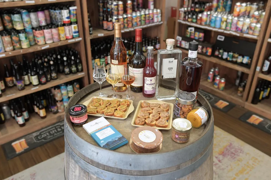 Dégustez des alcools traditionnels français et des produits locaux avec Axel - Image n°1 - Wecandoo