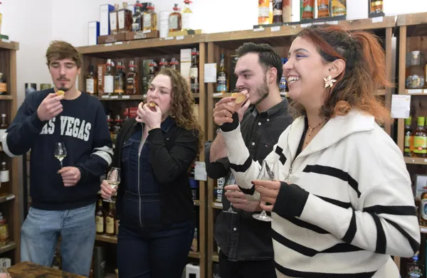 Dégustez des alcools traditionnels français et des produits locaux avec Axel - Image n°3 - Wecandoo