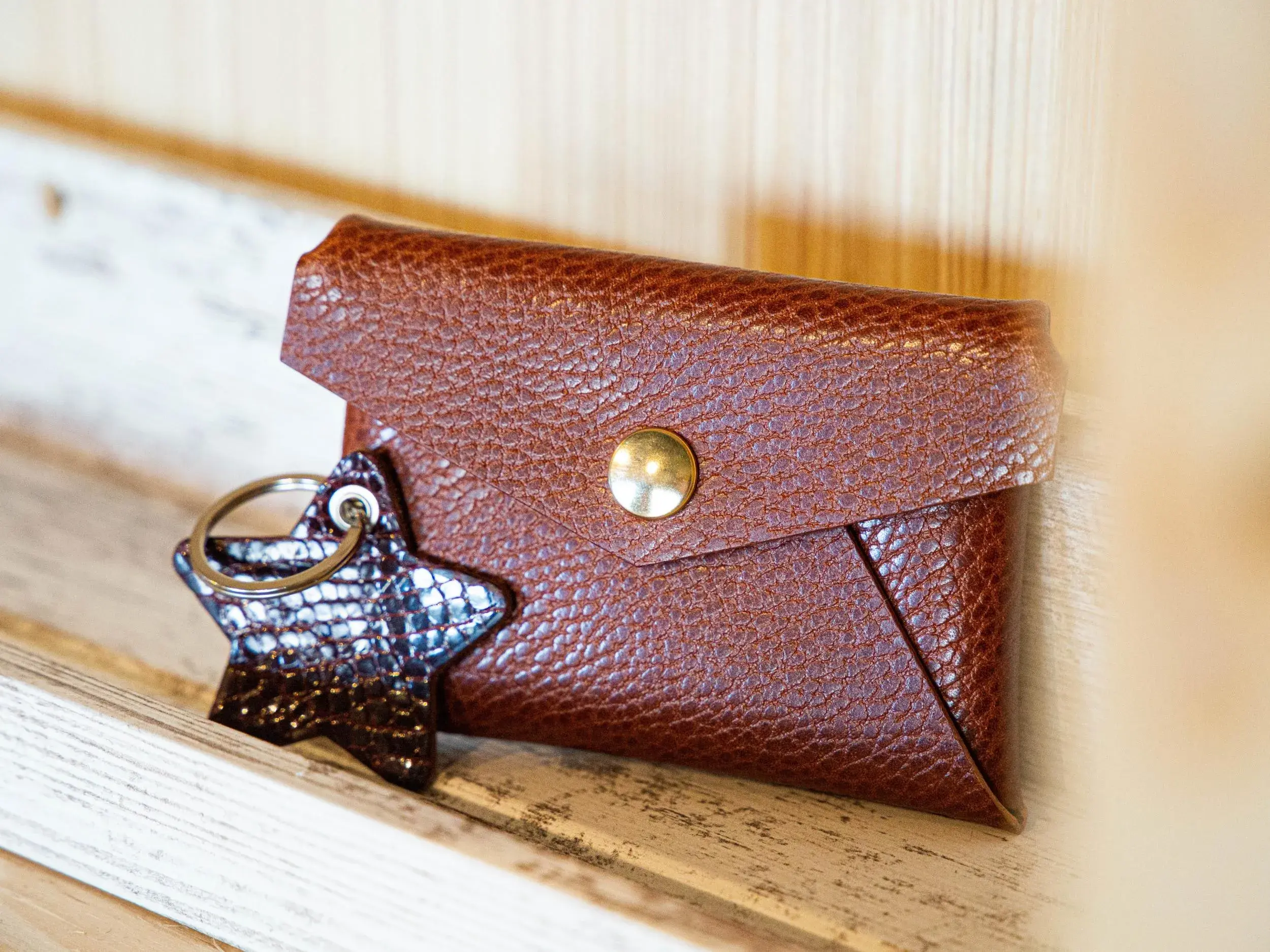 Réalisez votre pochette et votre porte-clés en cuir