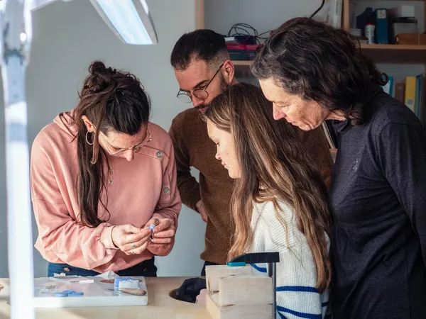 Créez votre pendentif personnalisé en argent avec Bénédicte - Image n°4 - Wecandoo