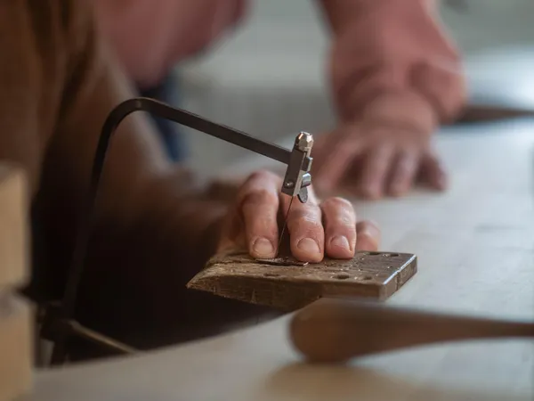 Fabriquez vos boucles d'oreilles ciselées avec Bénédicte - Image n°4 - Wecandoo