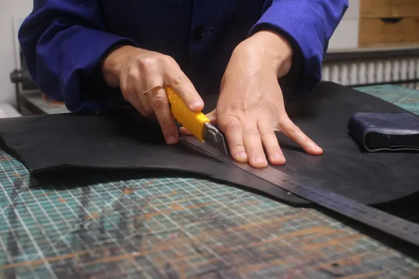 Fabriquez votre petit sac en cuir avec Pascaline - Image n°2 - Wecandoo