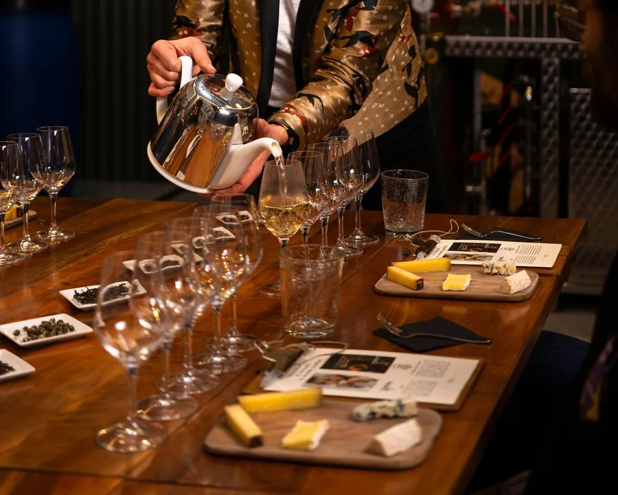 Dégustez des accords fromages et thés avec Oxana - Image n°1 - Wecandoo