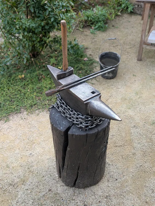 Rassemblez votre équipe et réalisez votre porte-manteaux mural avec Elie - Image n°5 - Wecandoo