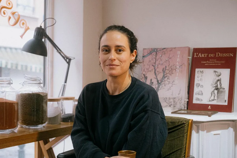 Anaïs : Spécialiste des enduits et du kintsugi moderne à Bruxelles