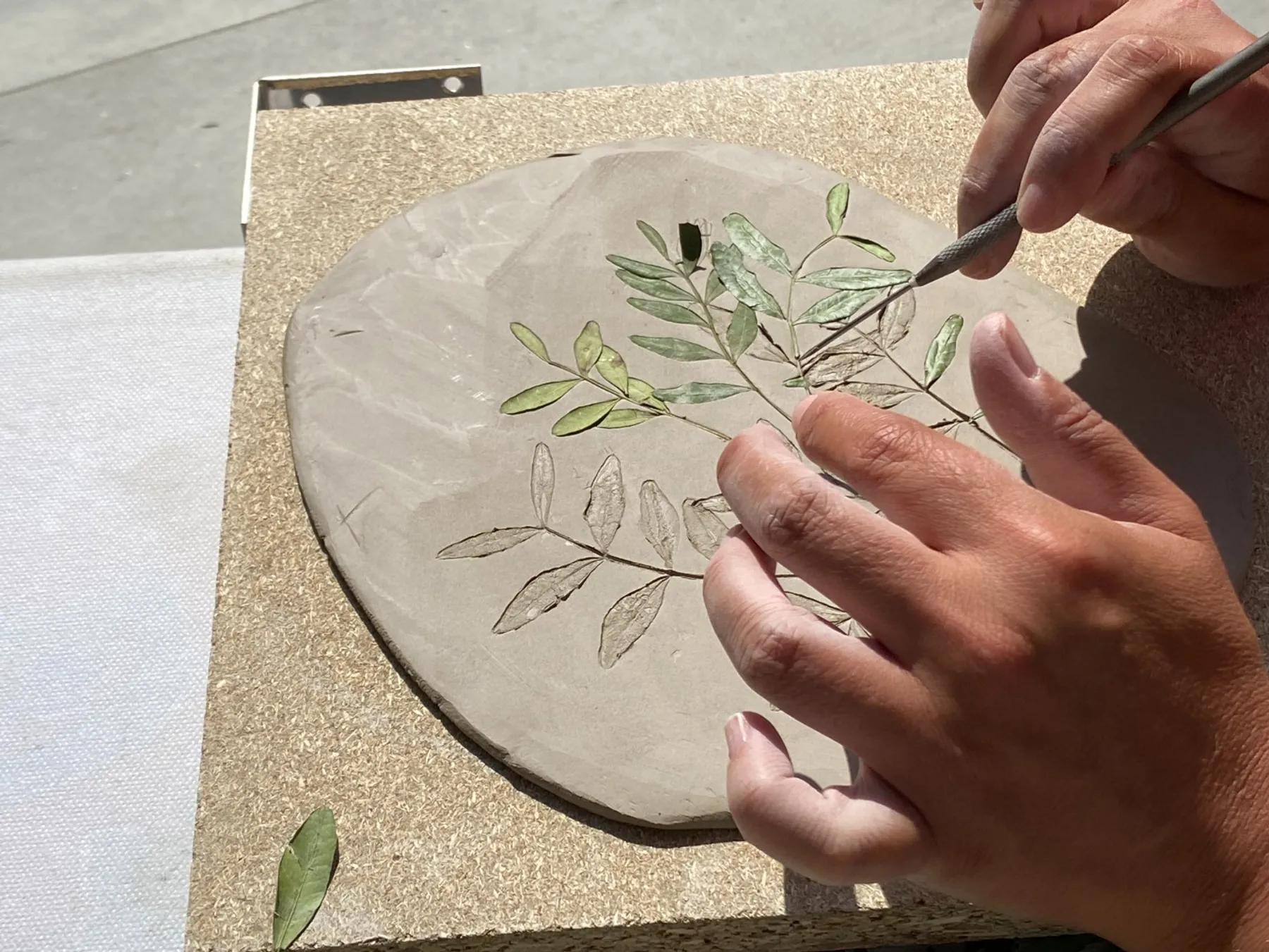 Model and decorate your two personalised plates - Afbeelding nr. 1 - Wecandoo