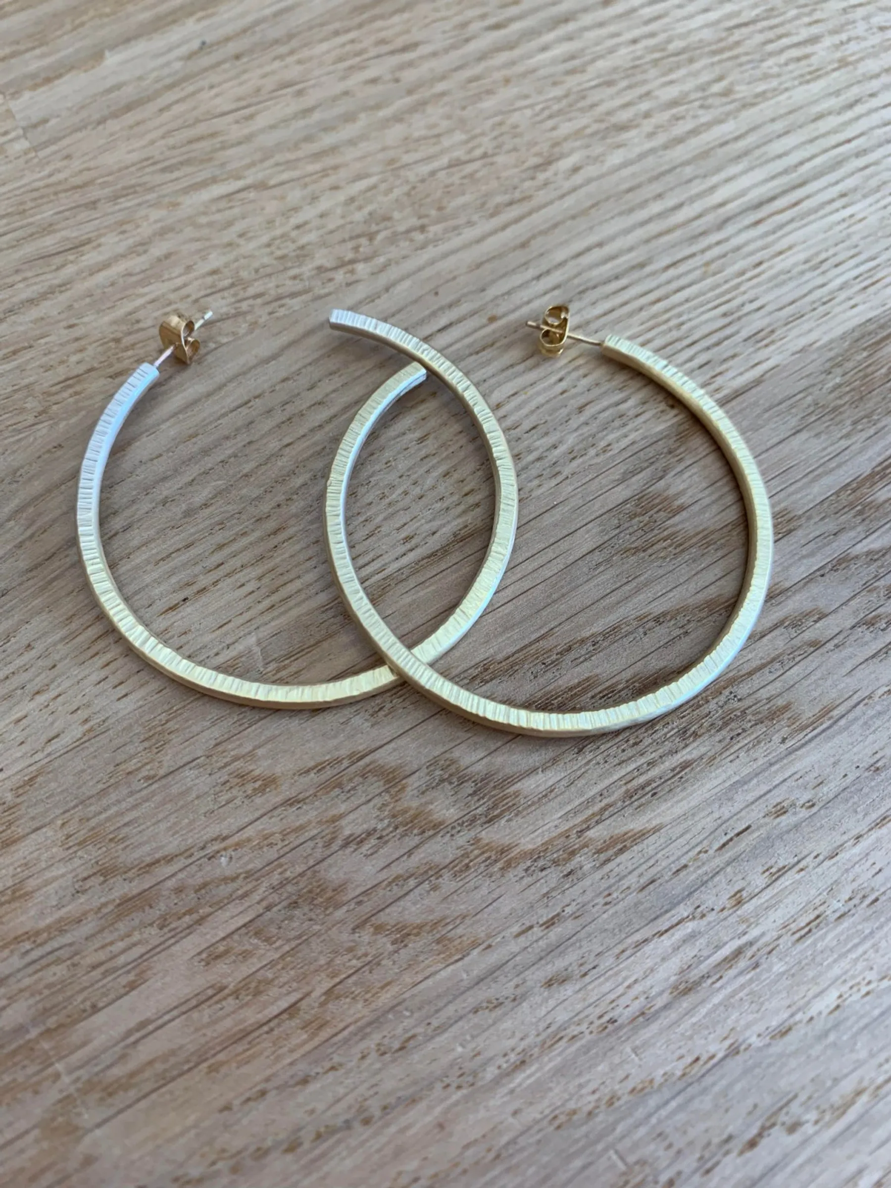 Concevez vos créoles en argent plaqué or - Image n°1 - Wecandoo