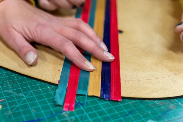 Réalisez votre horloge murale en marqueterie de paille - Image n°4 - Wecandoo