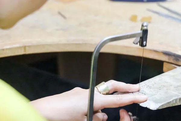 Créez votre bague enroulée en argent éthique doré - Image n°4 - Wecandoo