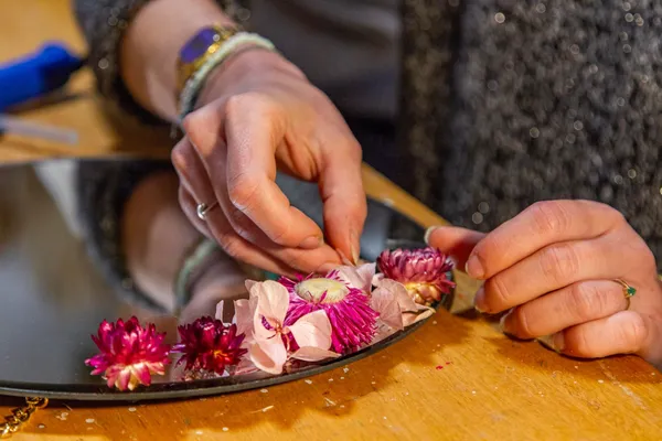 Créez votre miroir fleuri - Image n°1 - Wecandoo