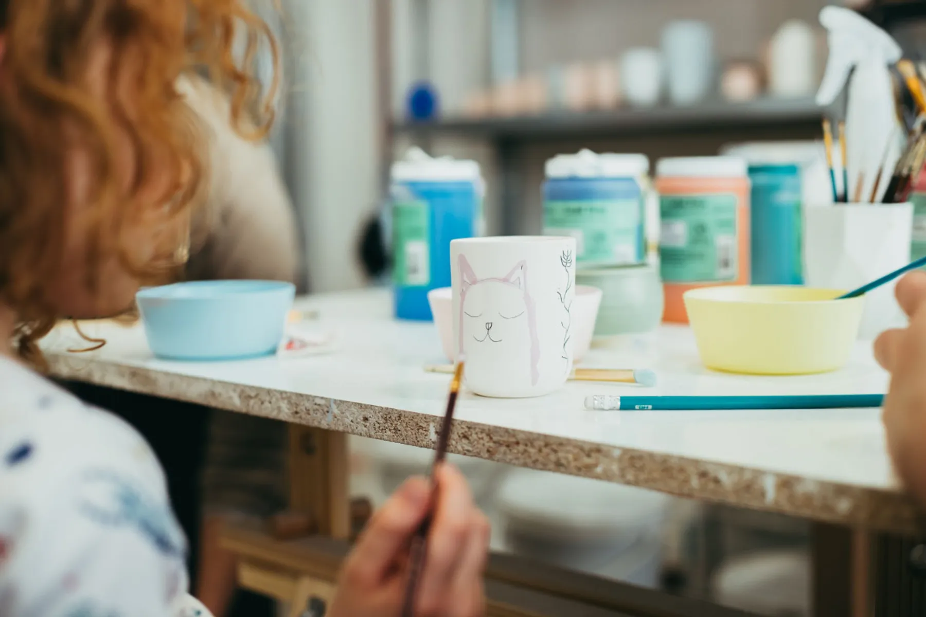 Décorez vos tasses en porcelaine en famille - Image n°3 - Wecandoo