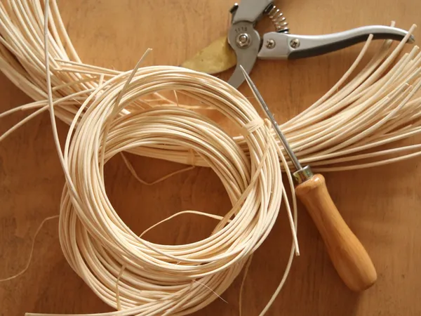 Réalisez votre panier en rotin et son anse en cuir - Image n°3 - Wecandoo