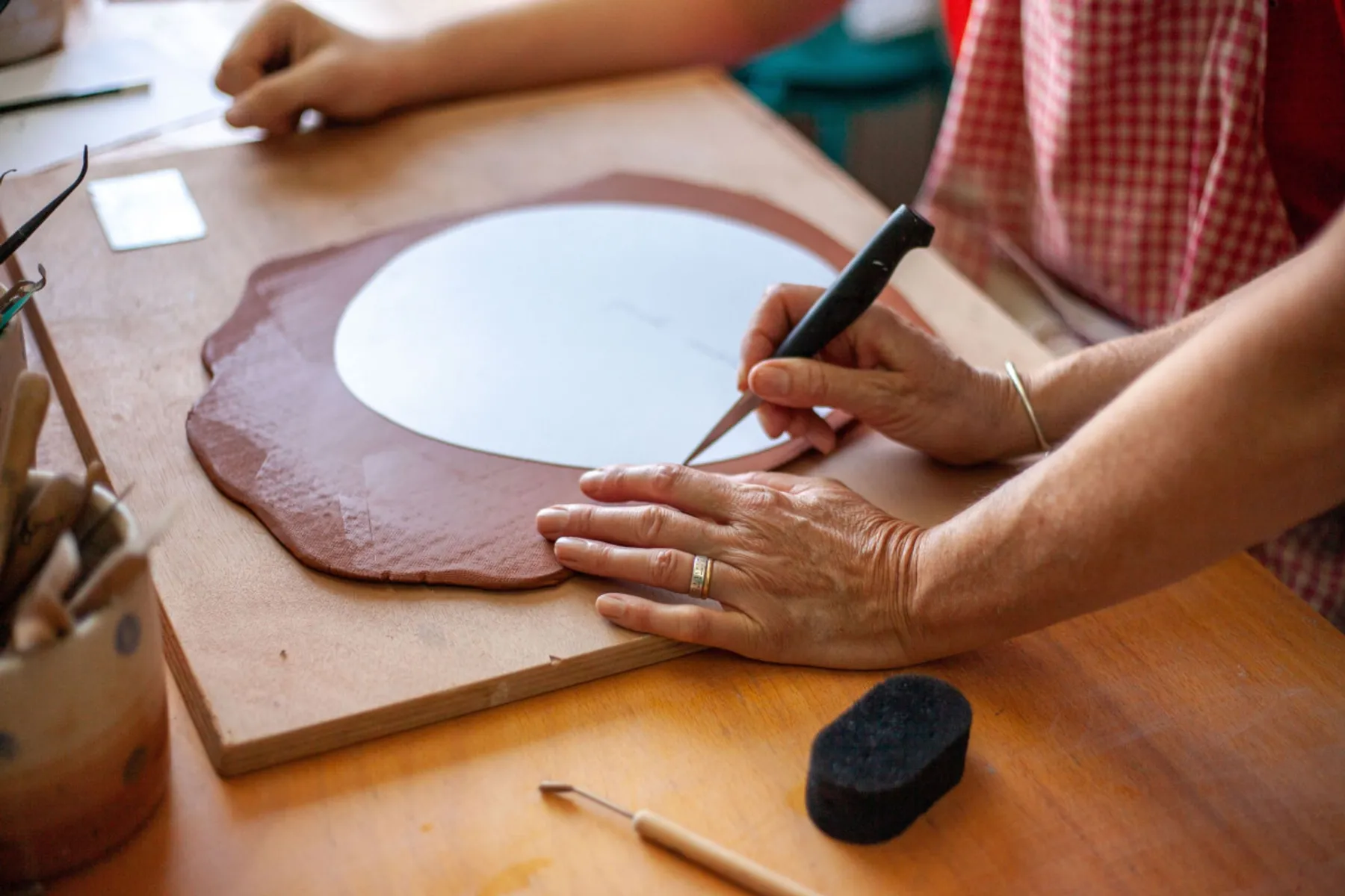 Modelez vos assiettes plates en céramique - Afbeelding nr. 2 - Wecandoo