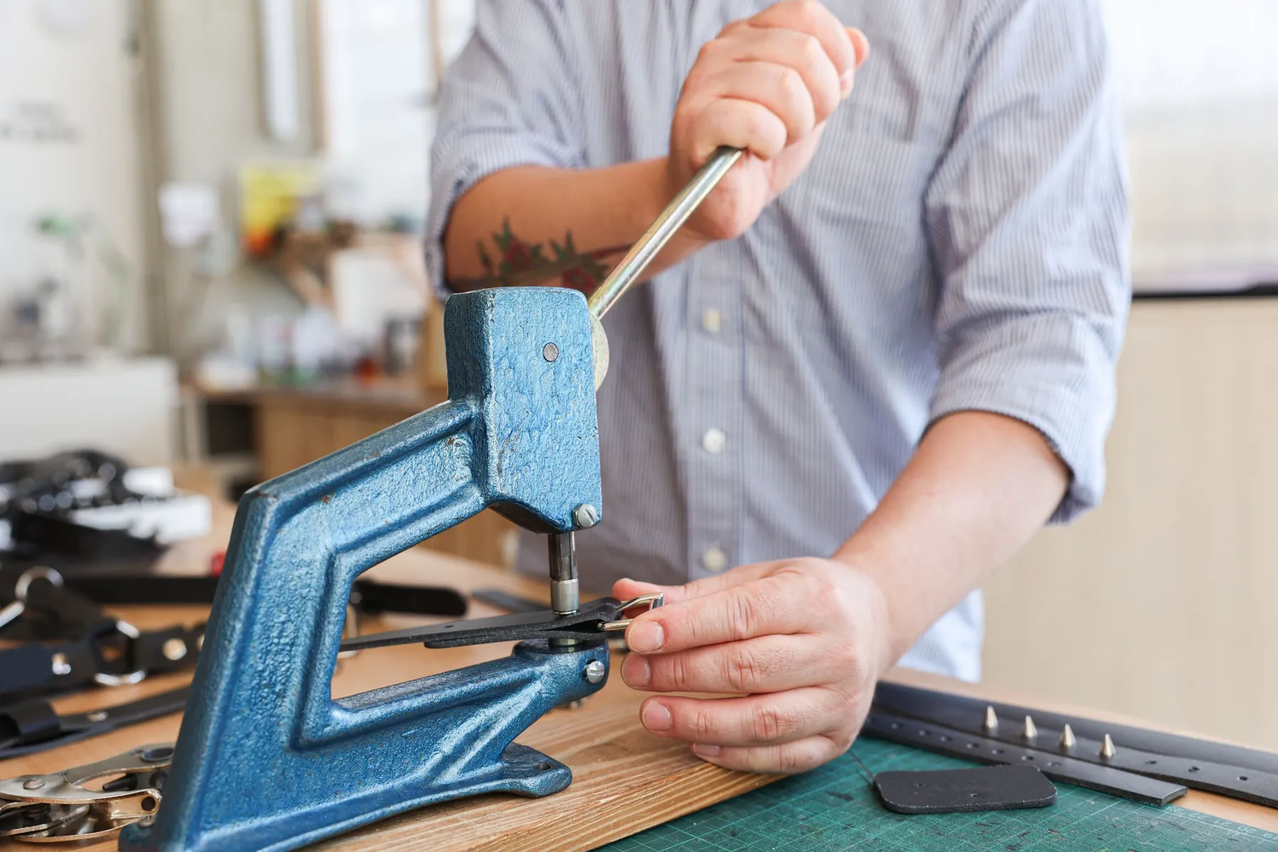 Réalisez votre harnais sur-mesure en cuir recyclé - Image n°4 - Wecandoo