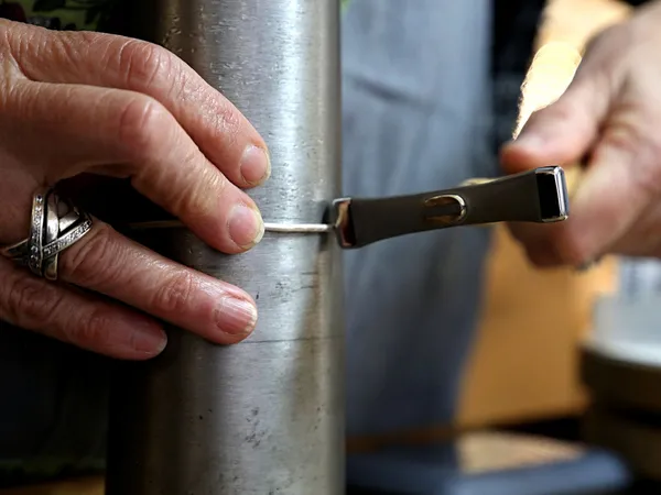 Réalisez votre bracelet martelé en laiton ou en argent - Image n°4 - Wecandoo