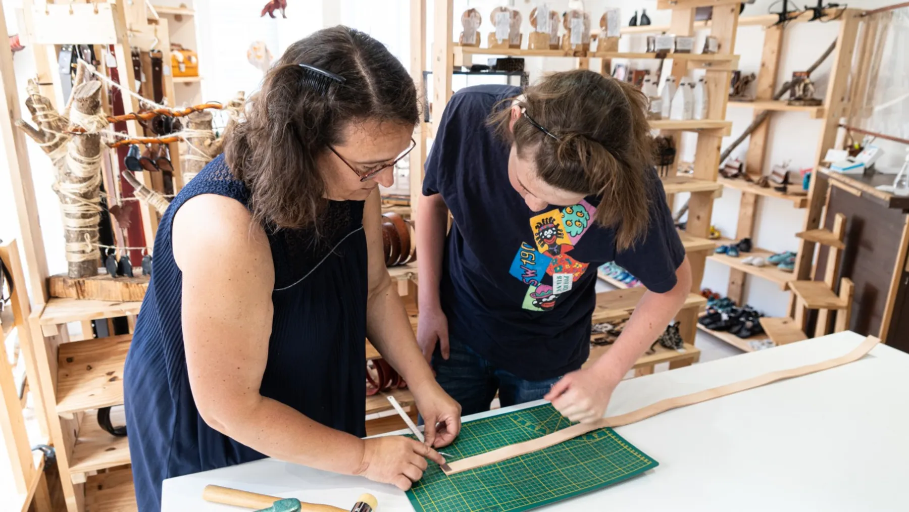 Réalisez votre ceinture en cuir repoussé sur une journée - Image n°4 - Wecandoo