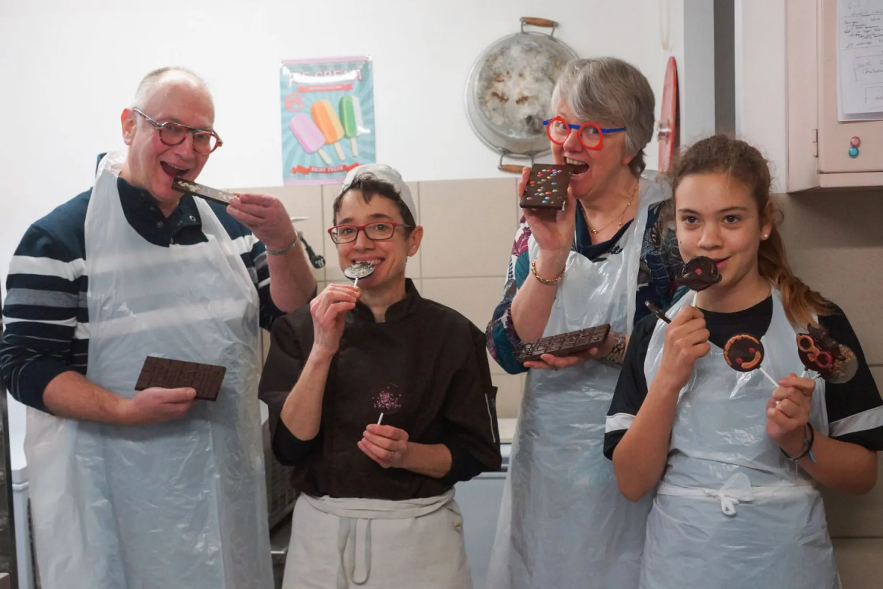 Réalisez vos tablettes de chocolat et sucettes artisanales en famille - Image n°4 - Wecandoo