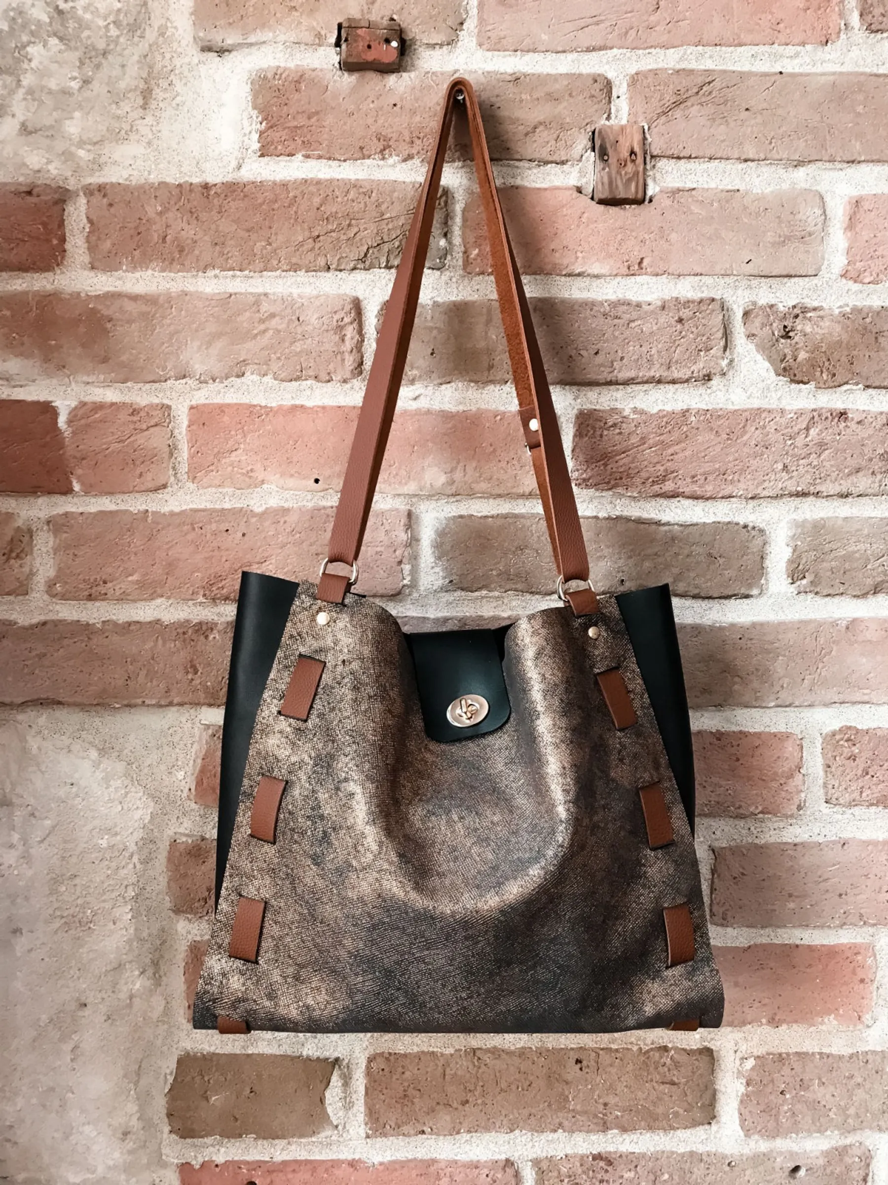 Réalisez votre sac cabas en cuir avec Julie et son équipe - Image n°1 - Wecandoo