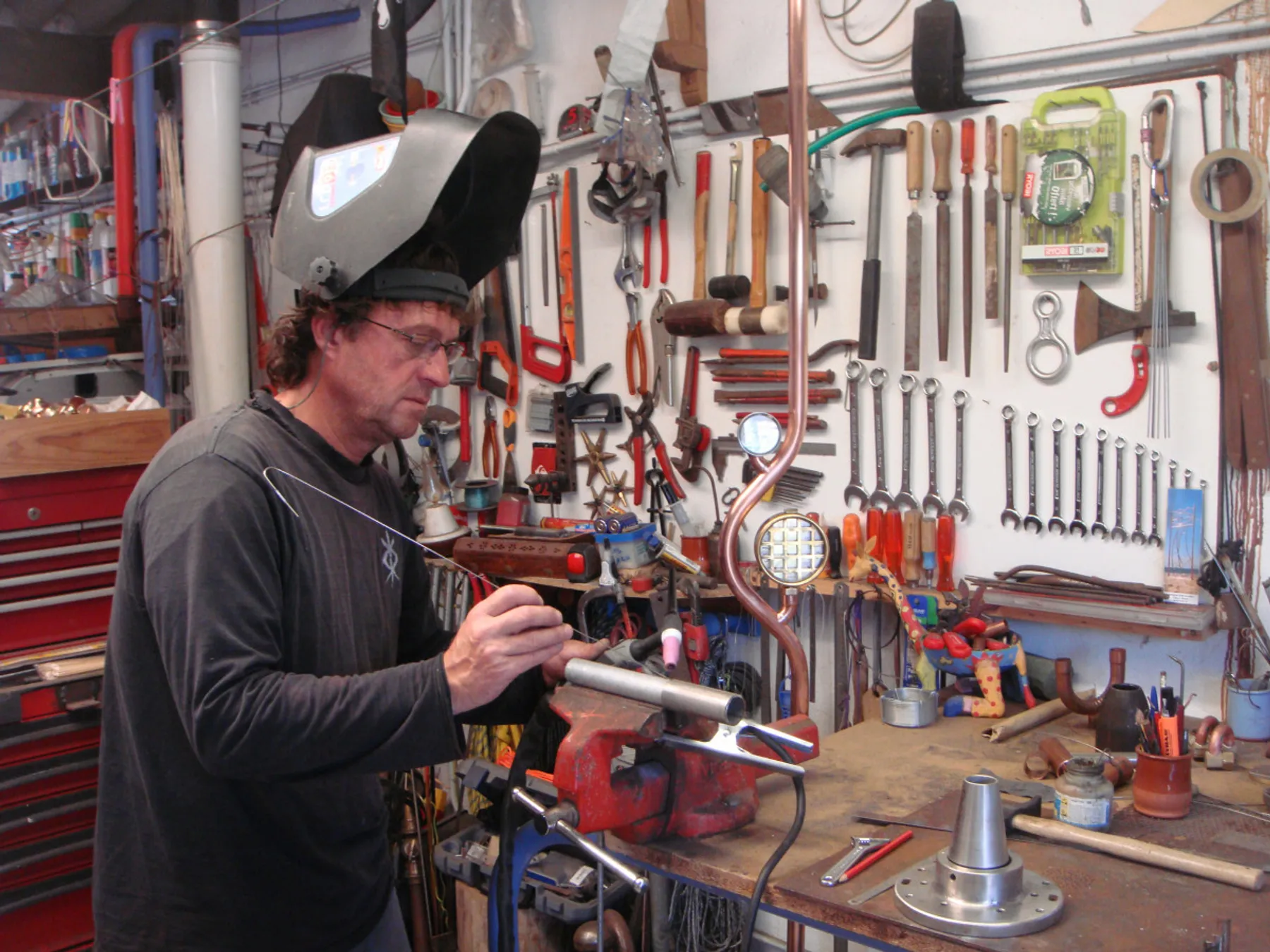 Initiez-vous à la dinanderie et réalisez un trio de bijoux en cuivre - Image n°1 - Wecandoo