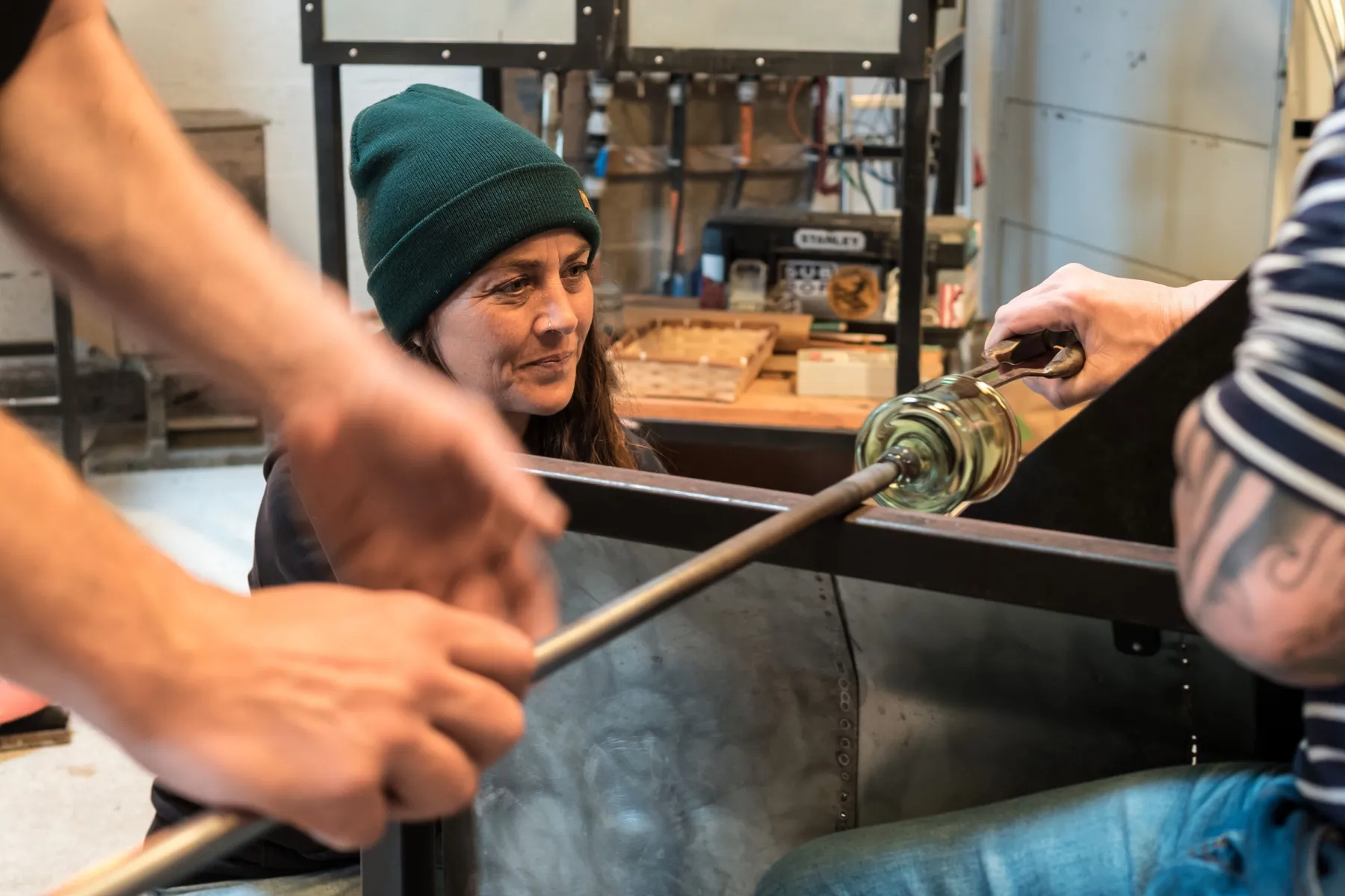 Initiez-vous au soufflage de verre avec Kévin et Harmonie - Image n°3 - Wecandoo