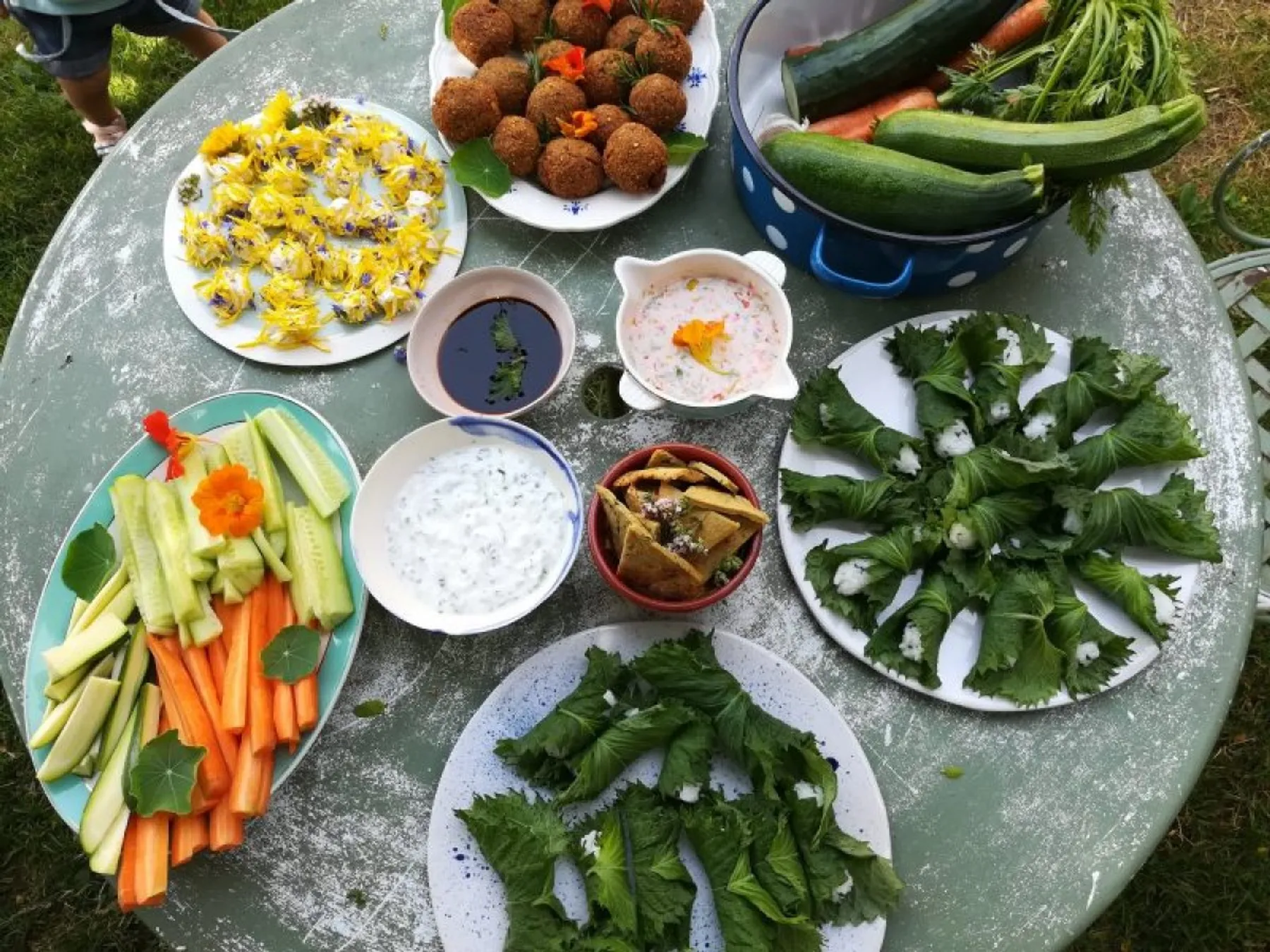 Cuisinez des plantes et fleurs aromatiques et composez votre tisane - Image n°3 - Wecandoo