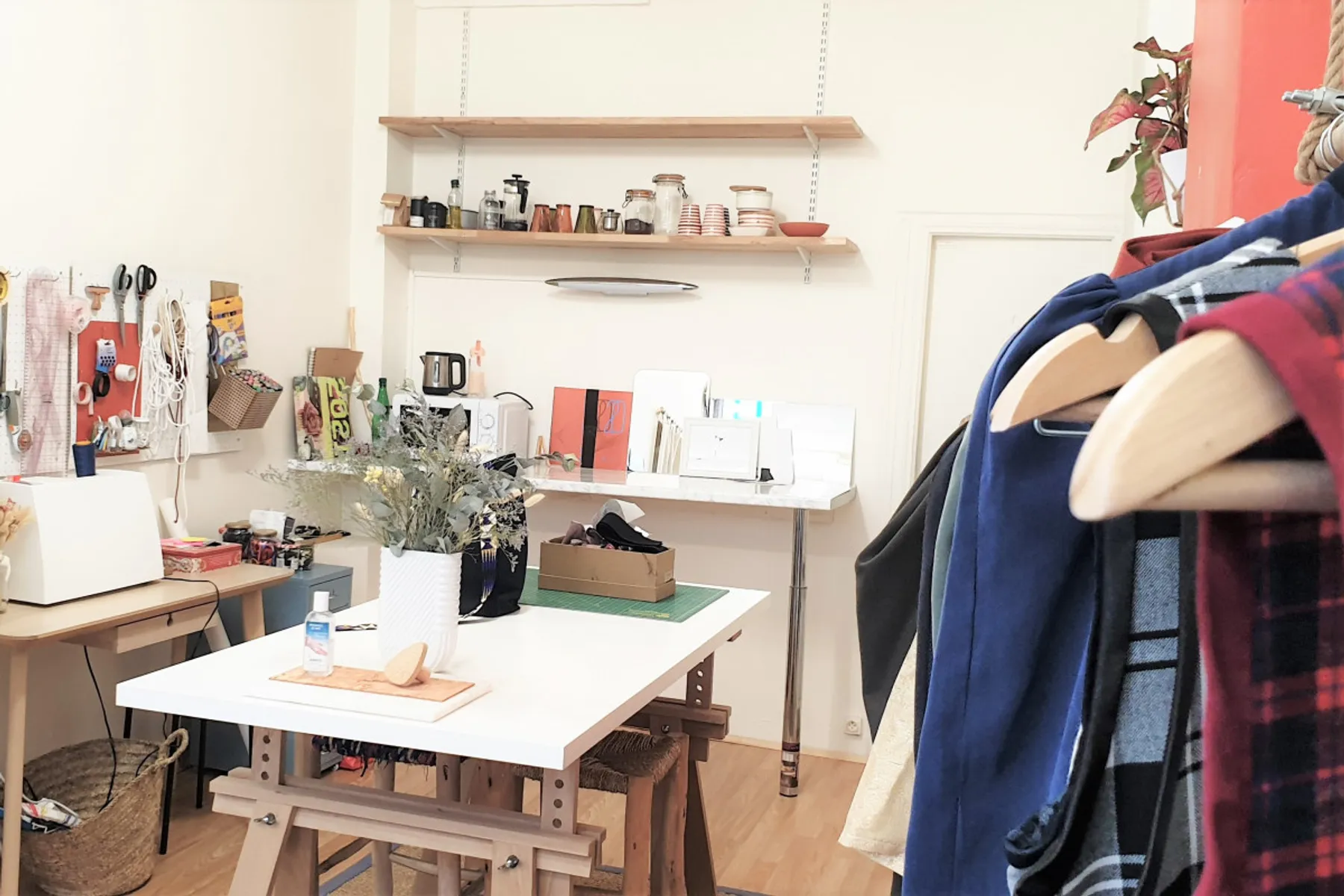 Plongez dans la vie d'une styliste-modéliste sur 3 jours - Image n°1 - Wecandoo