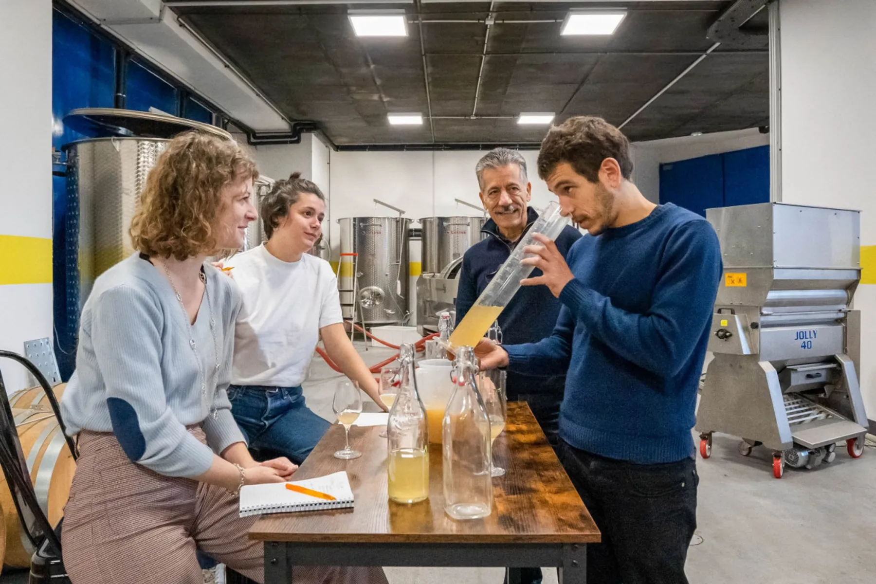 Assemblez votre bouteille de vin blanc - Image n°4 - Wecandoo