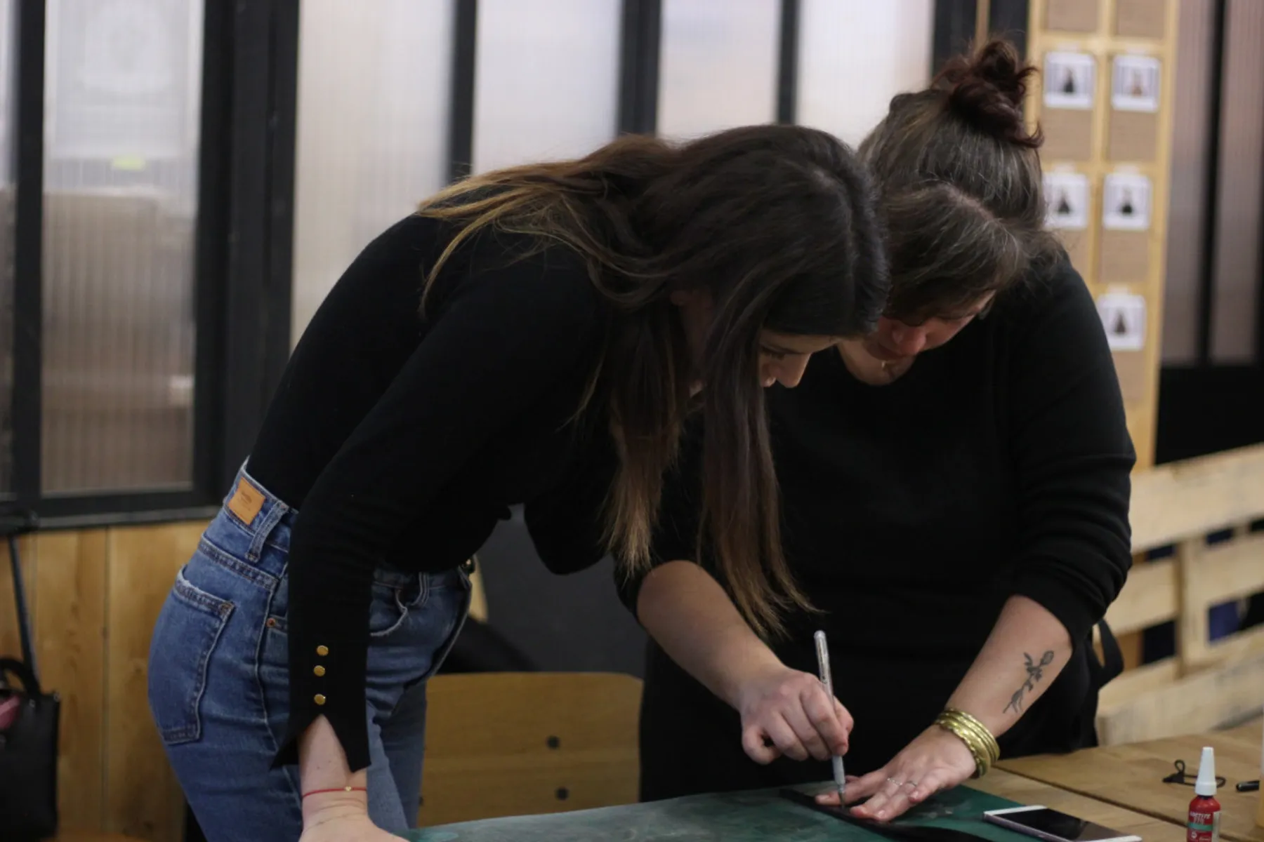 Créez votre banane en cuir avec Aurélie - Image n°2 - Wecandoo