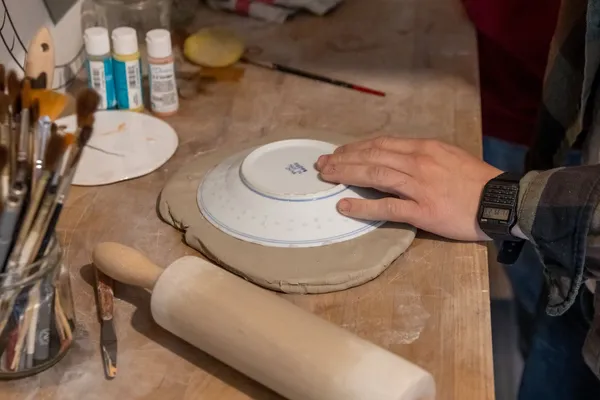 Modelez vos assiettes en céramique - Image n°4 - Wecandoo