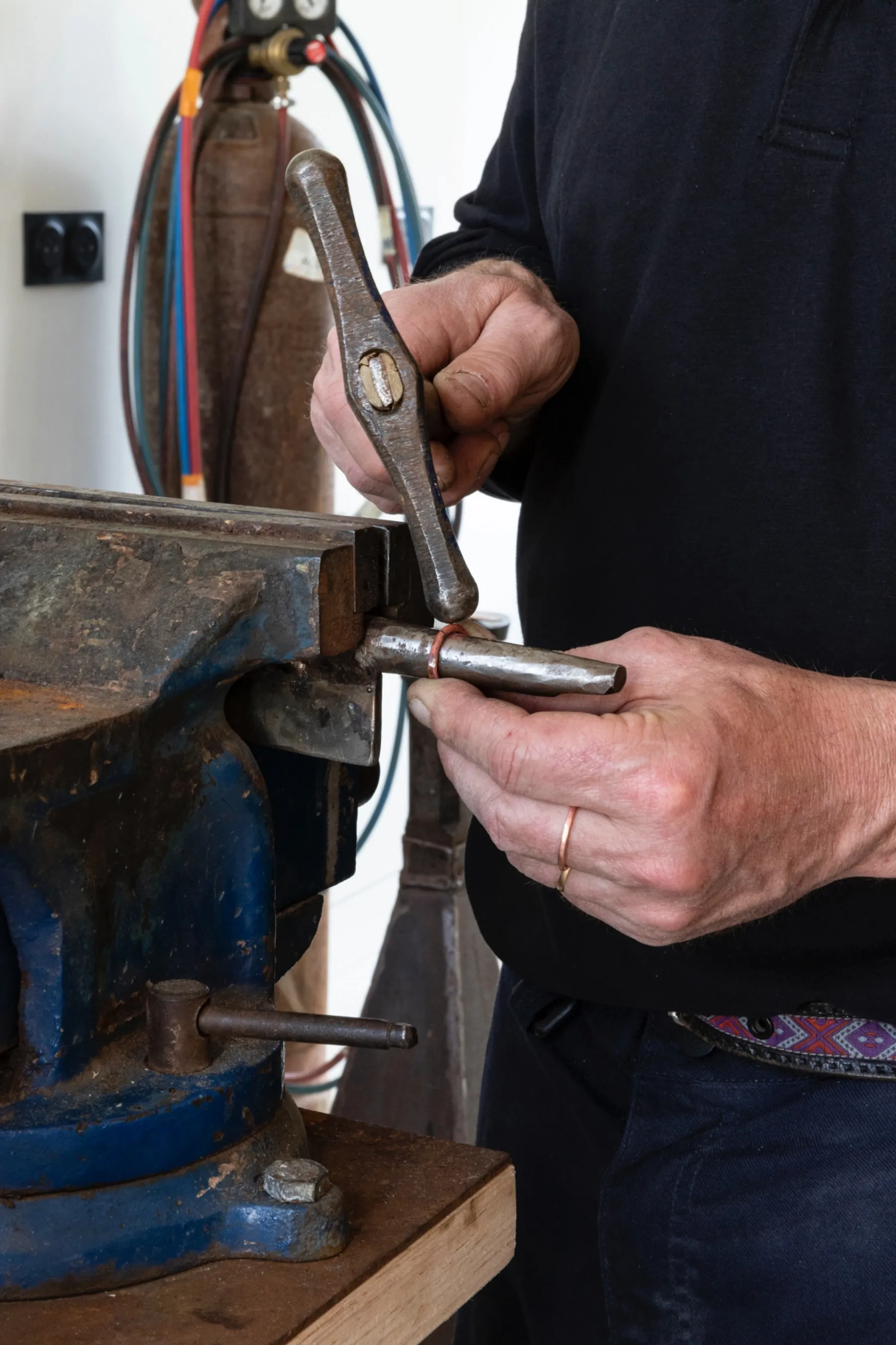 Initiez-vous à la dinanderie et réalisez un trio de bijoux en cuivre - Image n°3 - Wecandoo