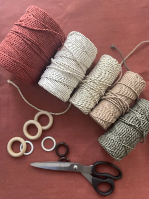 Créez votre porte-plante en macramé en duo avec votre enfant - Image n°3 - Wecandoo