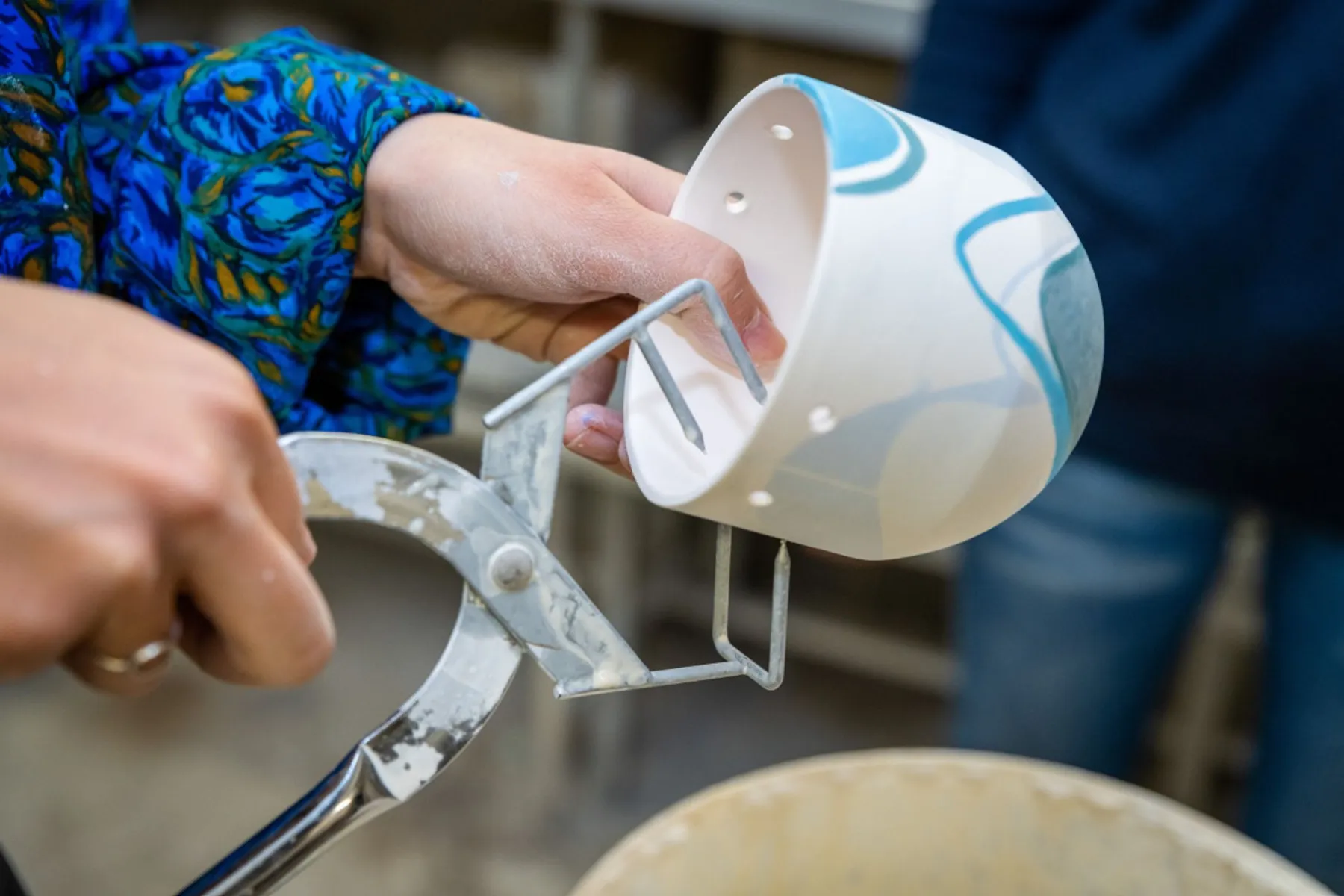 Fabriquez votre pot de fleur en porcelaine - Image n°3 - Wecandoo