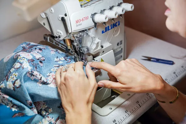 Confectionnez votre kimono personnalisé avec Elsa - Image n°4 - Wecandoo