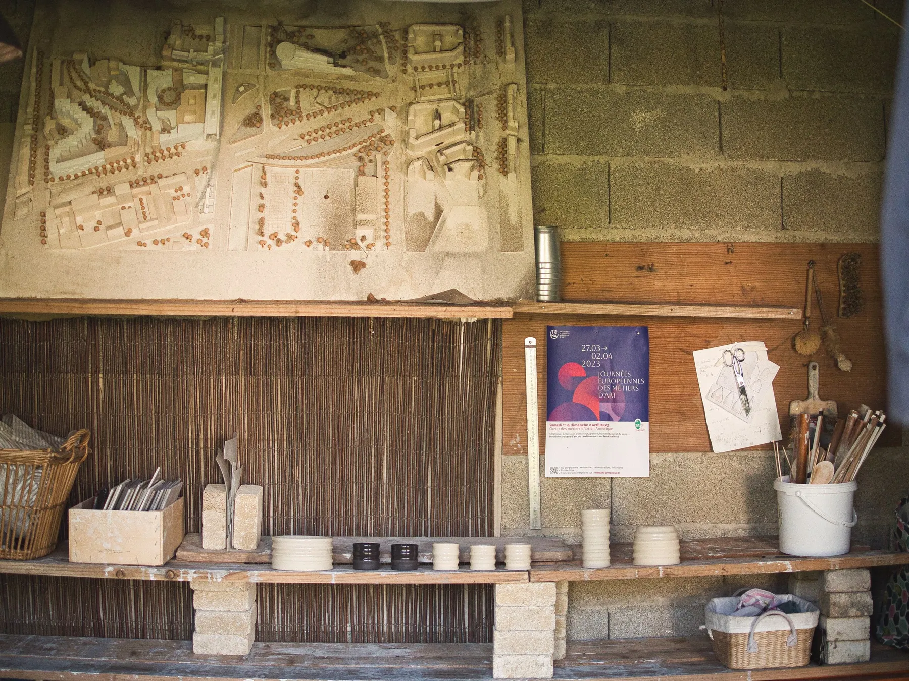 Modelez votre vase en grès blanc - Image n°1 - Wecandoo