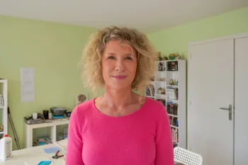 Barbara: Artisan Verrière in Pont-du-Château