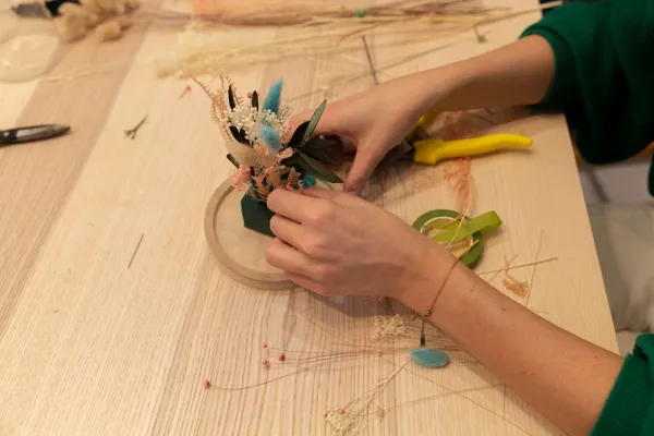 Créez votre composition florale sous cloche - Image n°2 - Wecandoo