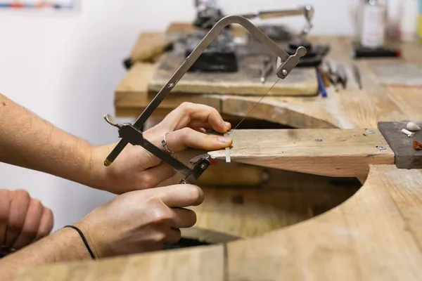 Sertissez votre pendentif avec une pierre fine - Image n°1 - Wecandoo