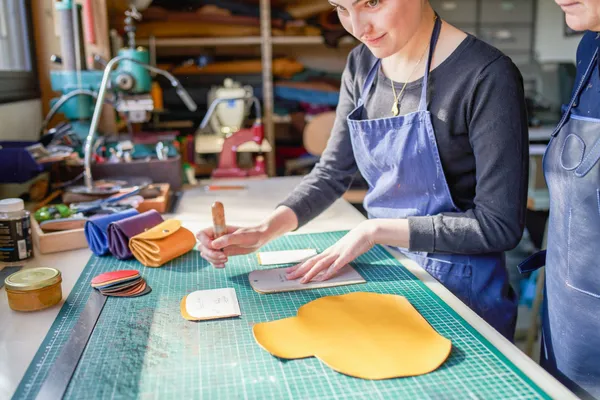 Fabriquer un porte-monnaie en cuir - Image n°2 - Wecandoo