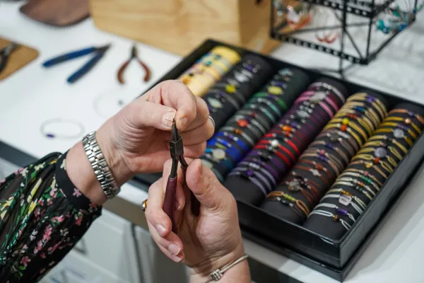 Réalisez deux bracelets de l'amitié en duo - Image n°2 - Wecandoo